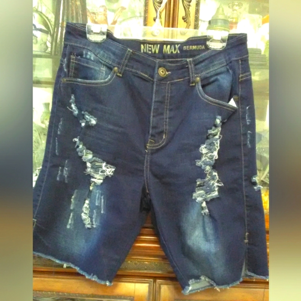 BNWOT DISTRESSED JEAN BERMUDA SHORTS BY NEW MAX SZ.14  DARK JEANS